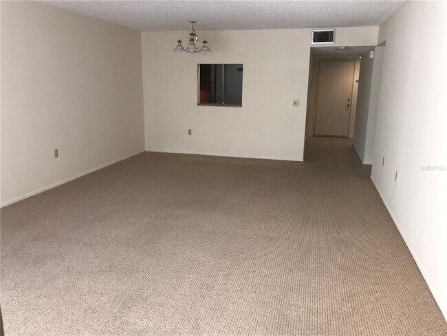 Building Photo - 452 Palm Tree Dr