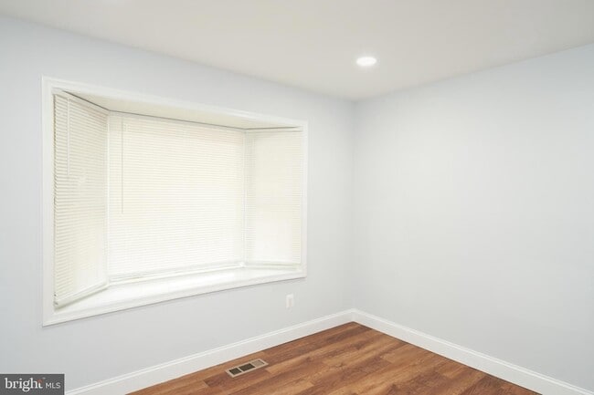 Building Photo - 9900 Kingsbridge Dr
