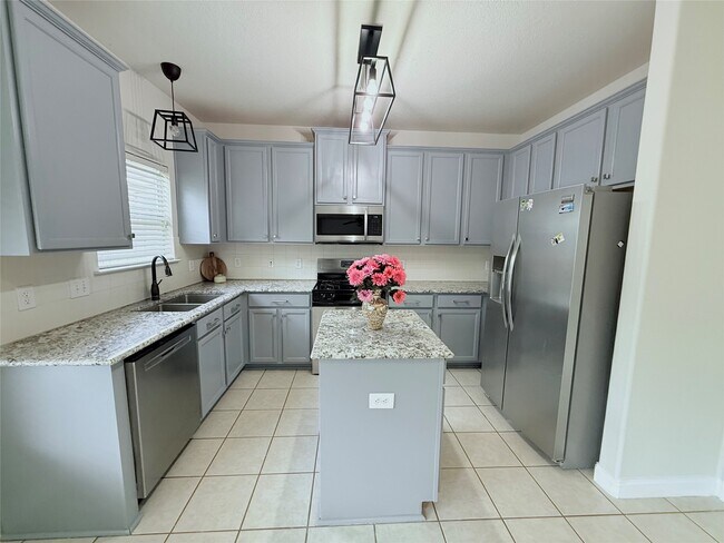 Building Photo - 26430 Richwood Oaks Dr
