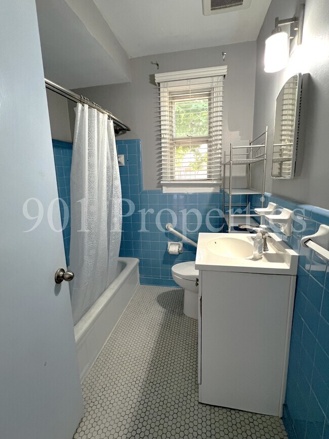 Building Photo - 1089 Isabelle St