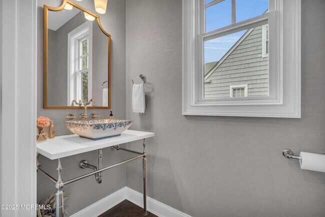 Building Photo - 2118 Edgewood Pl