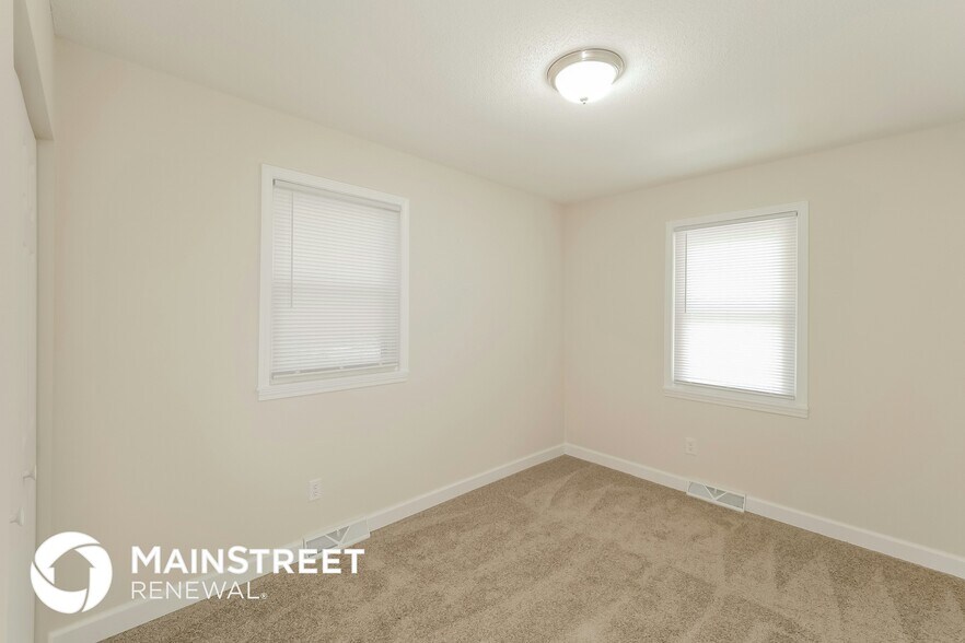 Building Photo - 1109 NE Columbus St