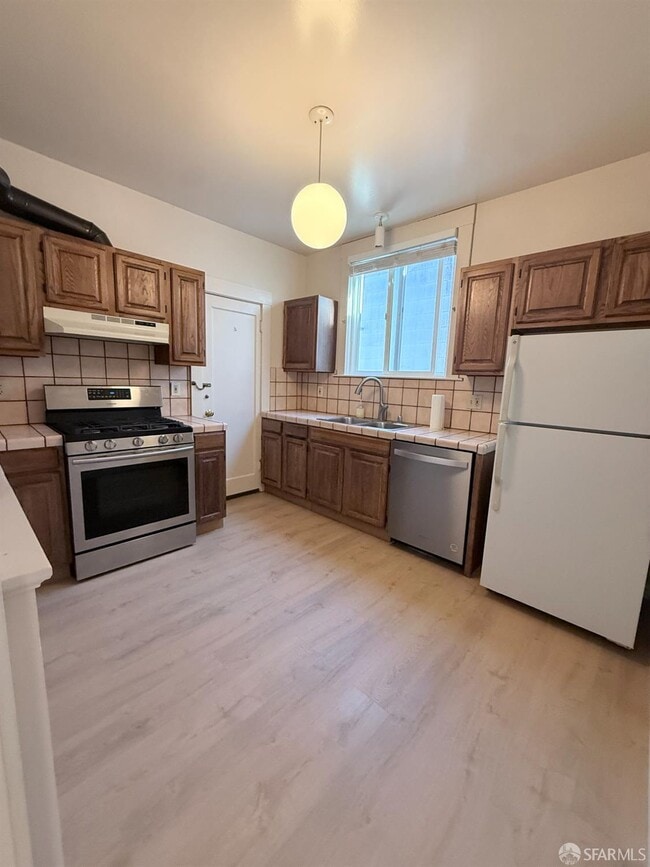 Building Photo - 1418 8th Ave