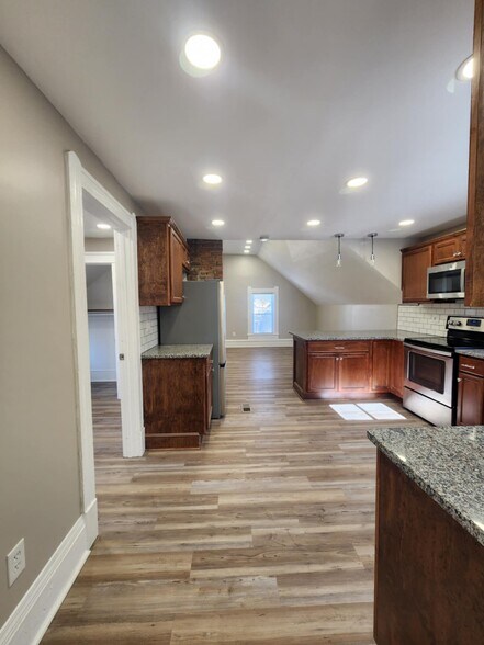 Building Photo - 1301 Buhrer Ave