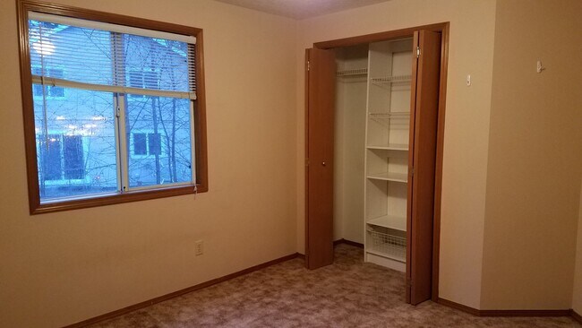 Building Photo - Terrific SE Hillsboro Home