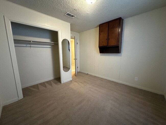 Building Photo - 115 Dawn Dr