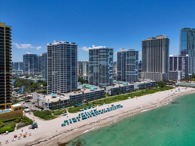 Building Photo - 16425 Collins Ave