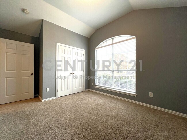 Building Photo - Well Maintained 4/2/2 Home Nestled on Corner Lot in Ft. Worth!