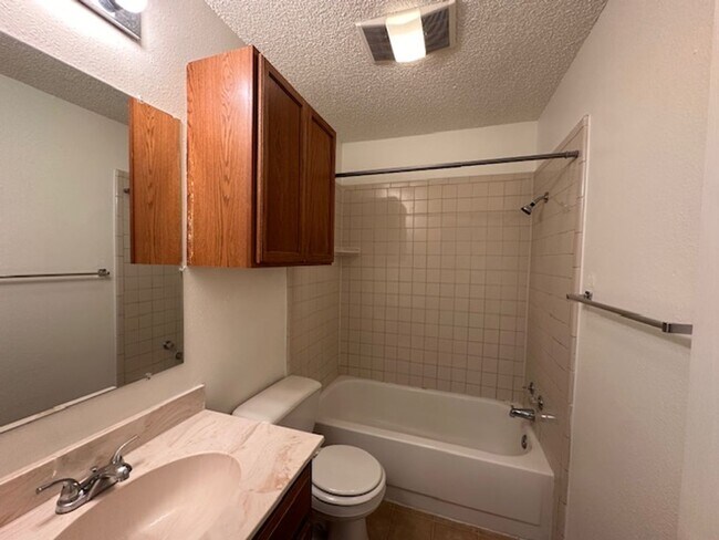 Building Photo - 4905 El Campo Ave