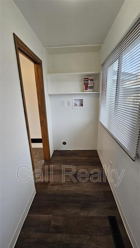 Building Photo - 12019 E Valleyway Ave