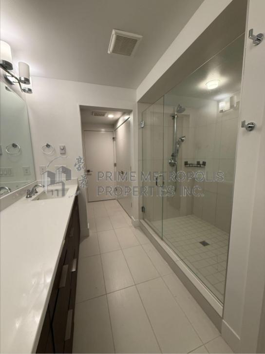 Building Photo - 2142 10th Ave W