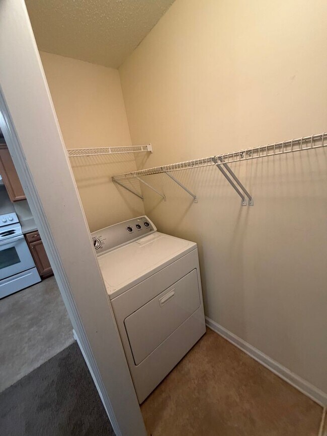 Building Photo - 2 Bed, 2 Bath Condo Available