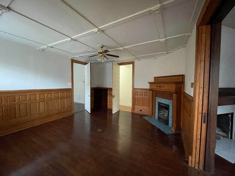 Building Photo - 1006 State St