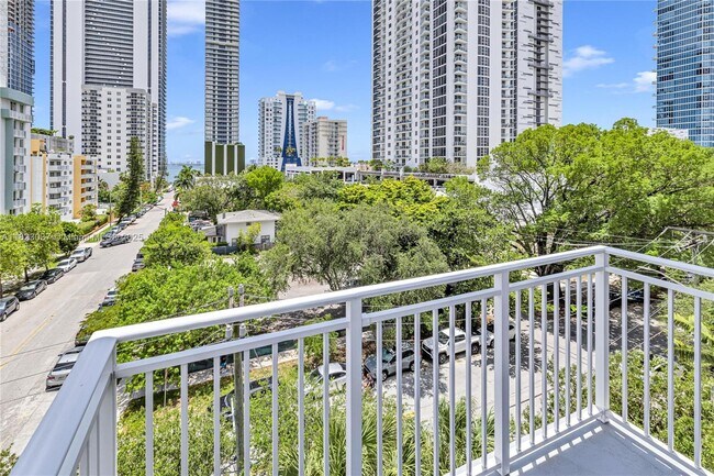 Building Photo - 2275 Biscayne Blvd Blvd