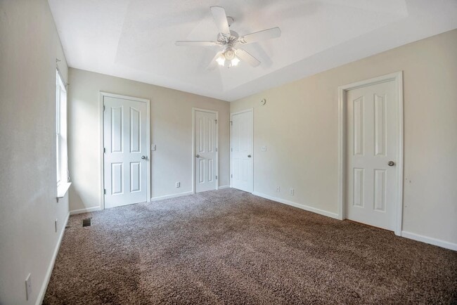Building Photo - Townhome for rent five minutes from I-24
