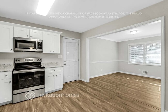 Building Photo - 3782 Lake Dr SE