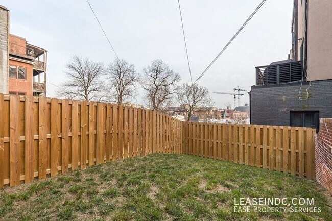 Building Photo - 1474 Belmont St NW
