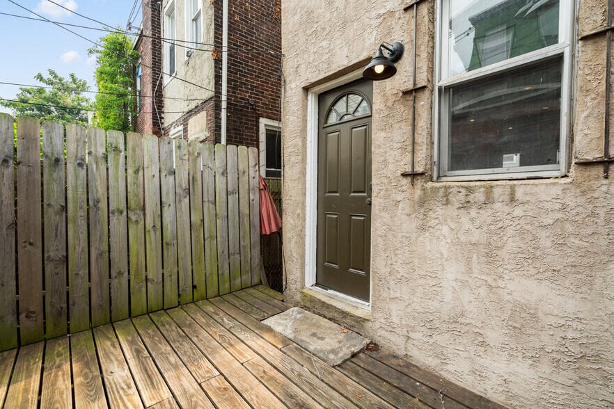 Building Photo - 1457 N Corlies St
