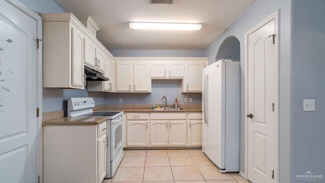 Building Photo - 17 Greenland Cir S