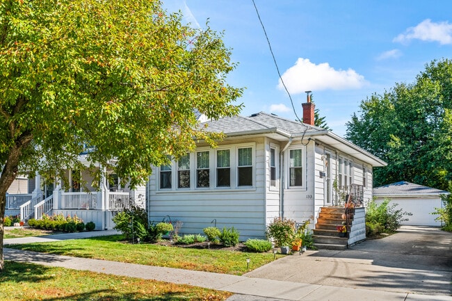 Primary Photo - 133 S Vail Ave