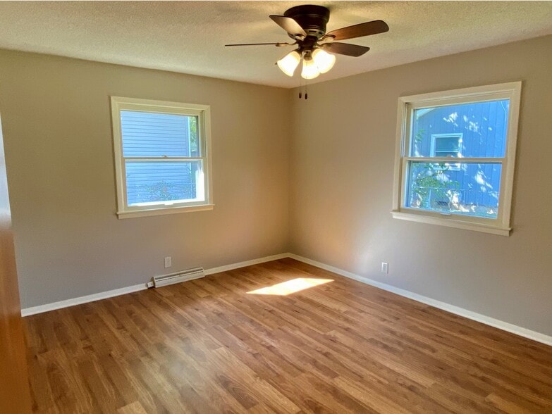 Building Photo - 2009 Crescent Dr