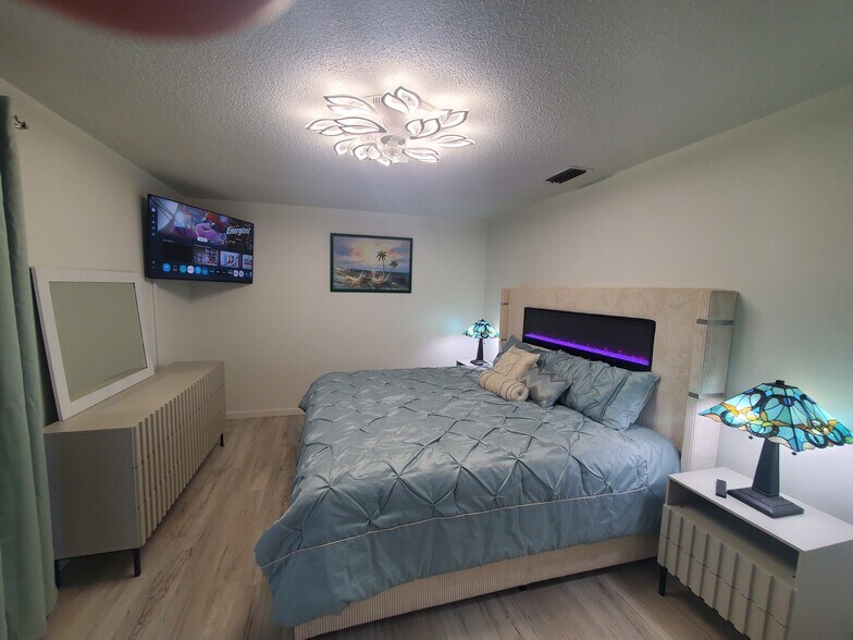 Building Photo - 279 S Brevard Ave