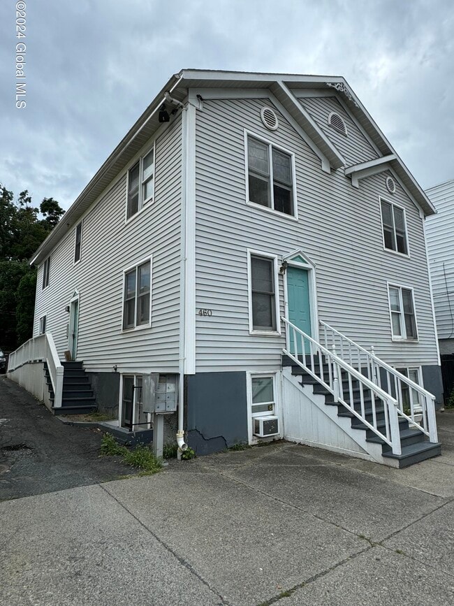 Primary Photo - 460 Washington Ave