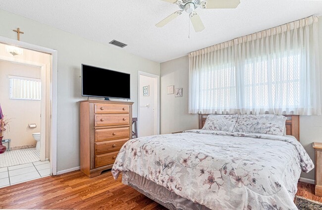 Building Photo - 2805 Crosley Dr E