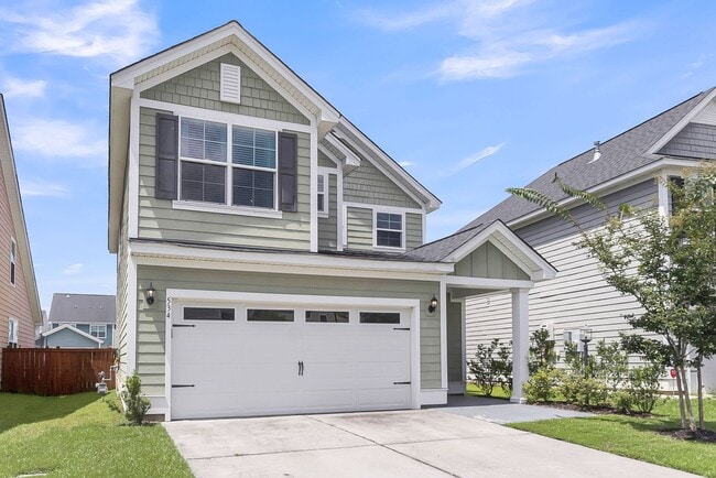 Building Photo - Fully Furnished 3 Bedroom, 2.5 Bathroom Ho...