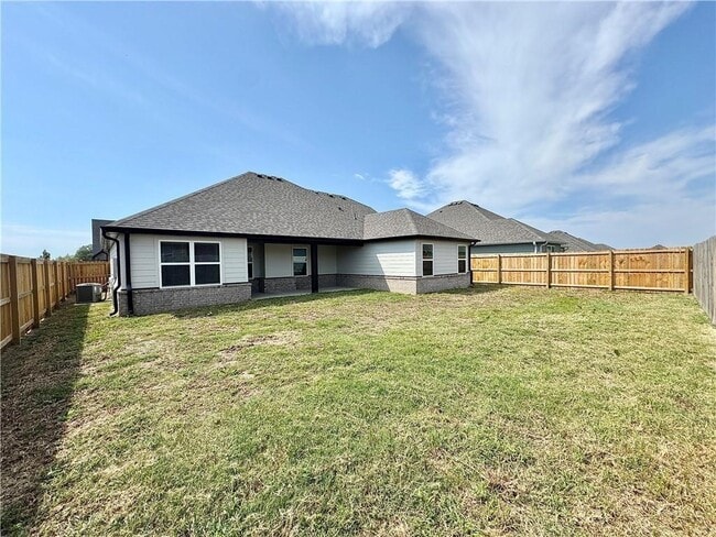 Building Photo - 516 S Benchmark Ln