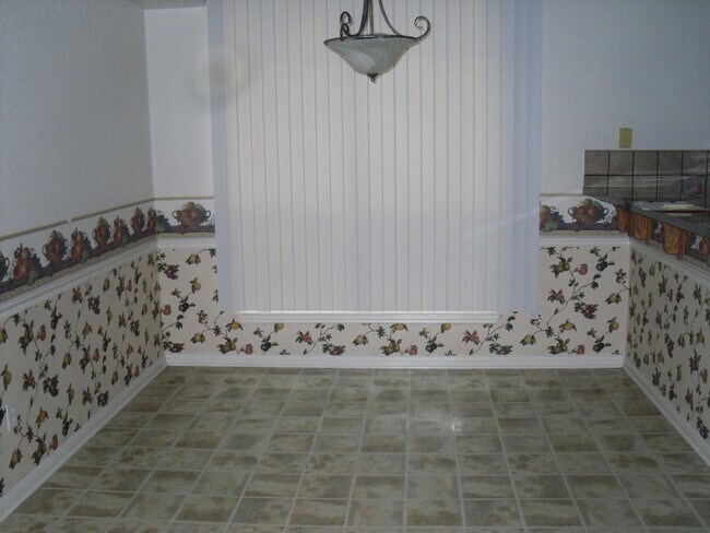 Building Photo - 4201 Windwood Dr