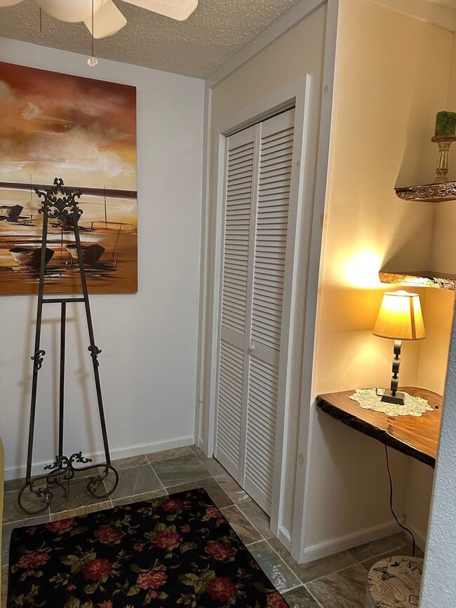 Building Photo - Spacious1BR/2BA In Prime Location
