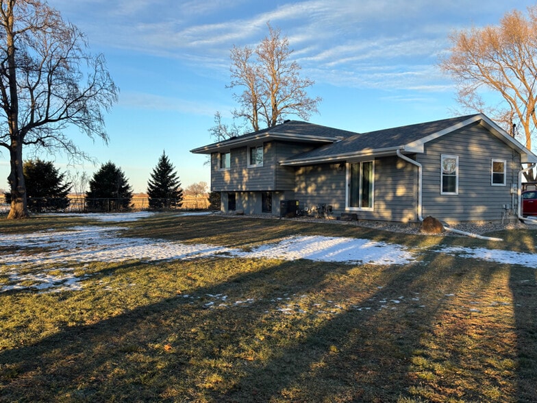 Building Photo - 36 Northshore Dr