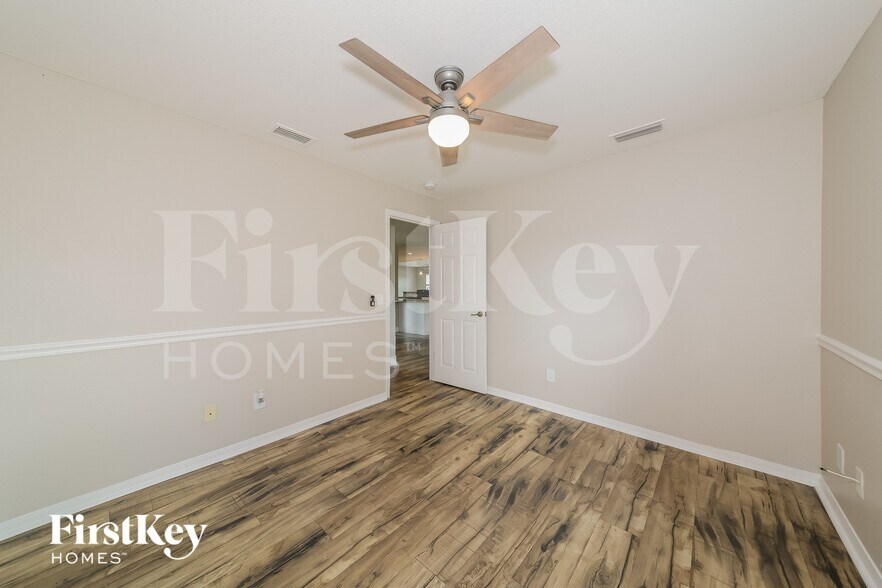 Building Photo - 6177 Hollywood Ave