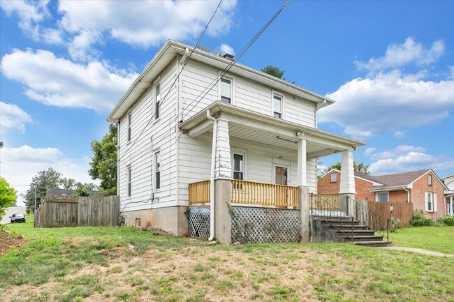 Building Photo - 1202 Rugby Blvd NW