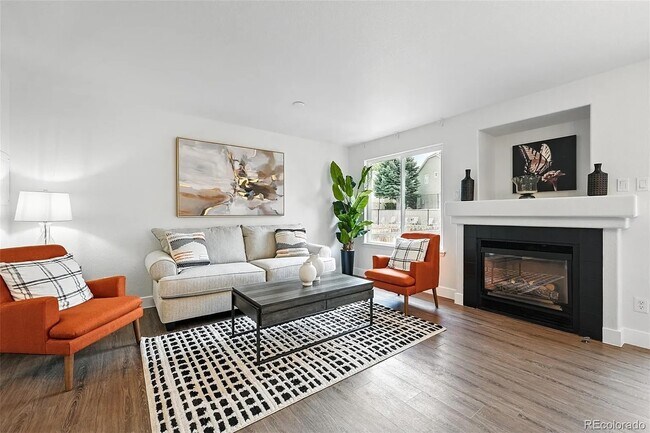 Building Photo - Beautiful, updated, spacious unit!