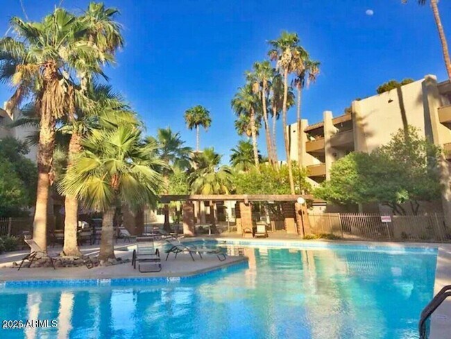 Building Photo - 7625 E Camelback Rd
