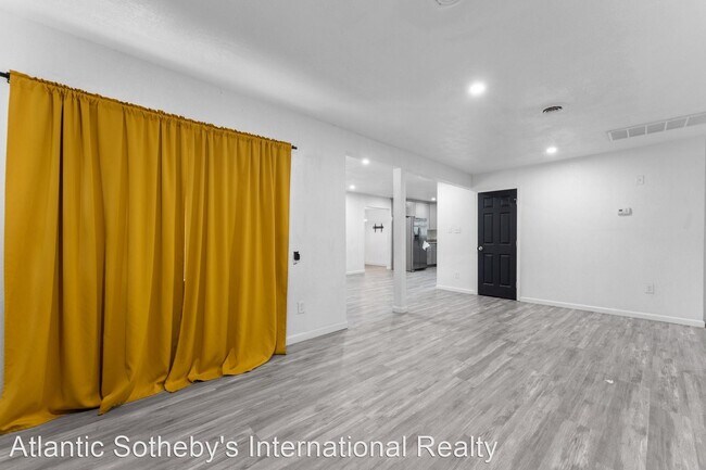 Building Photo - 4 br, 3 bath House - 4625 Larkin Street
