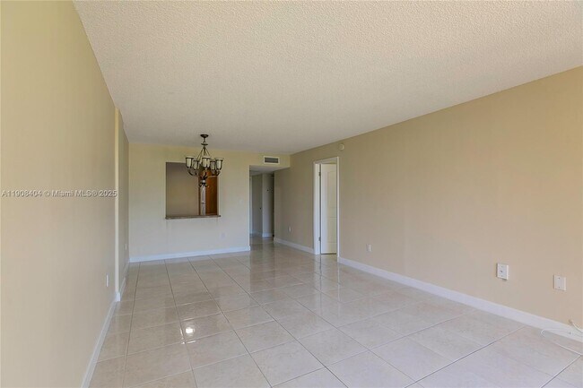 Building Photo - 13120 SW 92nd Ave