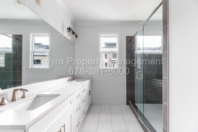 Building Photo - Luxurious 4 Bedroom Home near Grant Park!