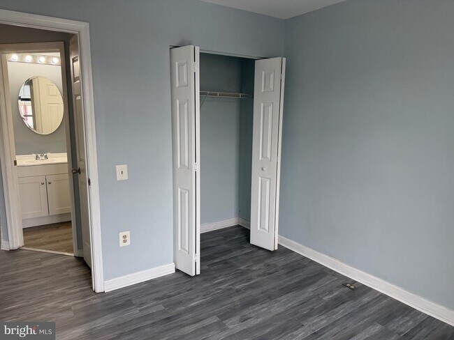 Building Photo - 30 Woodhollow Ct