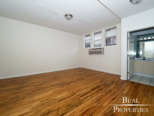 Building Photo - 917 W Dakin St