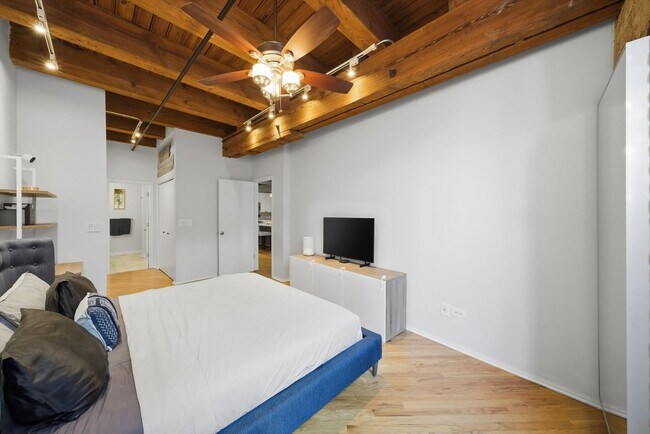 Building Photo - 520 W Huron St