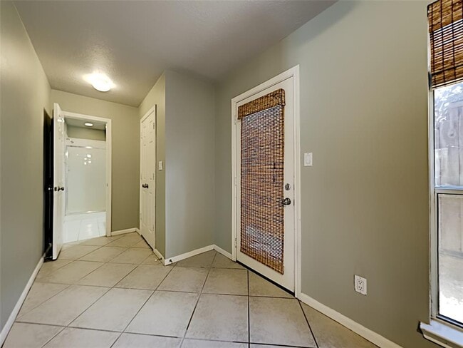 Building Photo - 1304 Dart St