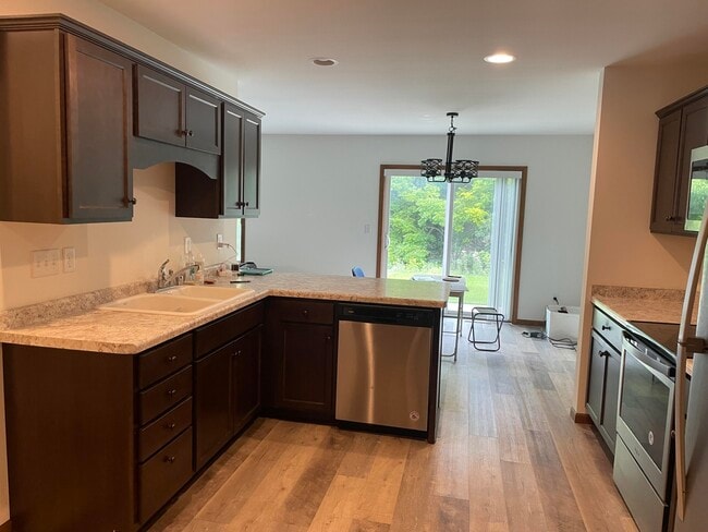 Building Photo - 2439 Parkfield Dr