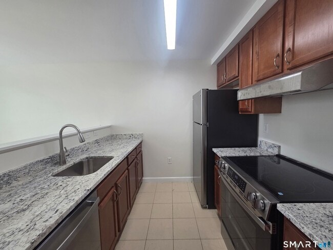 Building Photo - 2 Westwood Dr