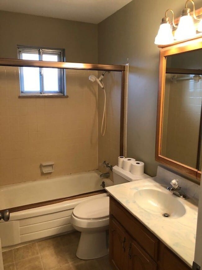 Building Photo - 3 BR 2 BA Ranch