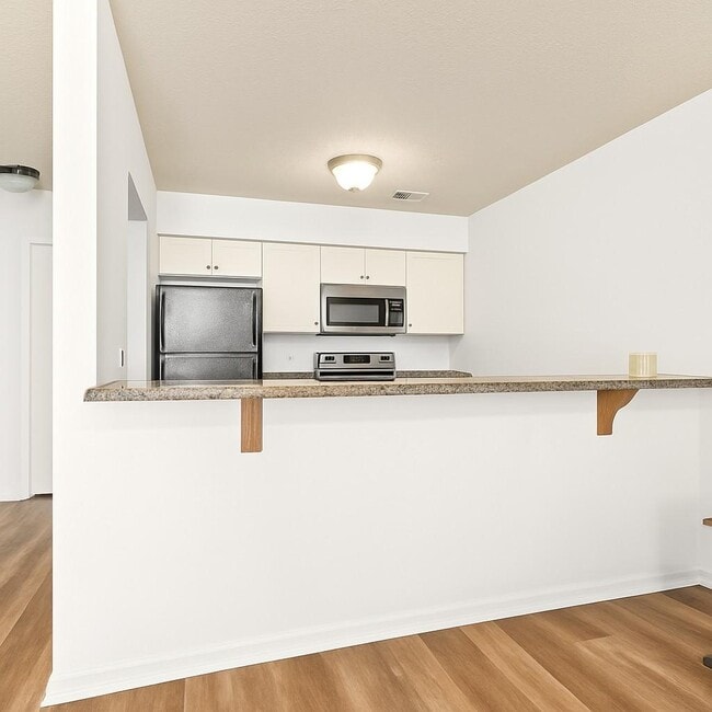 Building Photo - 449 N Donahue Dr