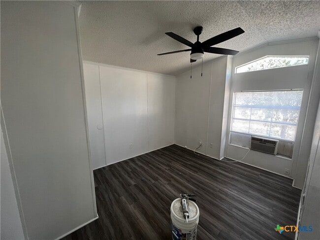 Building Photo - 1405 Harris Hill Rd