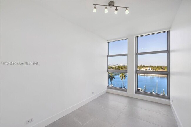 Building Photo - 5065 Collins Ave